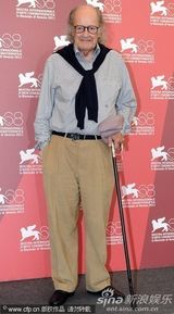 组图：《歌之调》记者会 Amanda Sandrelli秀低胸