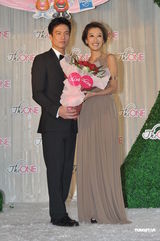 组图：谢婷婷安志杰甜蜜秀 对霆锋柏芝复合不表态