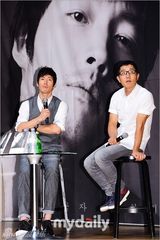 组图：韩星张赫出自传《热血男儿》 出席宣传