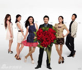 组图：张柏芝片场复工低调赶戏 表情凝重若有所思