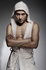 组图：“四弟”杜奕衡曝新造型 大露胸肌走狂野路线