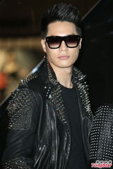 组图：林依晨透明皮裙亮相 豹纹上衣抢镜