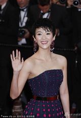 组图：章子怡亮相戛纳红毯 短发造型清爽干练