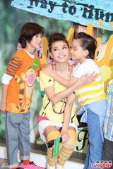 周秀娜露底泄春光 否认恋上富二代