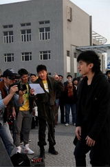 组图：古巨基执导《够朋友》MV 孙楠本色出演