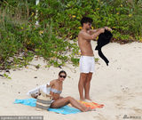 奥利维亚携未婚夫沙滩湿身肉搏 野性陶醉忘我