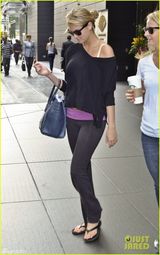 组图：抖奶超模阿普顿双峰高耸窒息诱惑