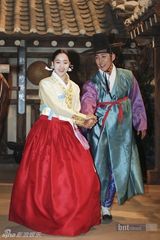 组图：白成铉含恩静等出席《仁粹大妃》祈愿仪式