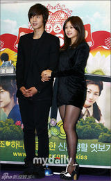 组图：金贤重郑素敏上演7集《恶作剧之吻》