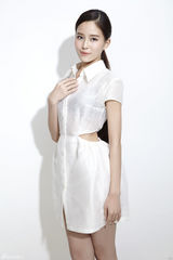 组图：温心束发俏丽写真 轻松驾驭OL风