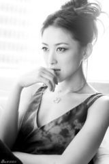 组图：朱珠红与黑职场诱惑写真