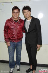 组图：李克勤谭咏麟老友相见录制《星梦传奇》