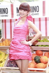 组图：谢婷婷曝锋芝同吃团年饭 阿Sa否认会秘婚