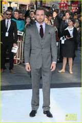 组图：《星际迷航2》伦敦首映 卷福大笑