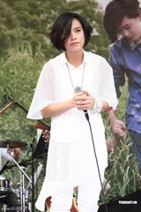 组图：张芸京新造型女人味 传与小煜暧昧粉丝心碎