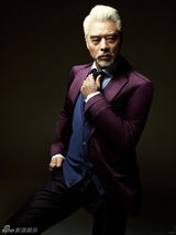 组图：张双利曝写真大片 精神饱满意气风发