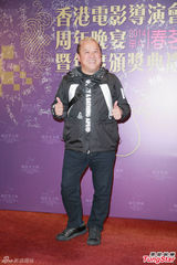 组图：章子怡火红包身裙挽手梁朝伟 宗师夺4奖