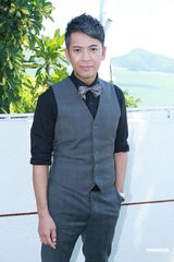 组图：TVB新剧《法网狙击》陈炜泳装色诱郭政鸿