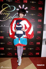 幻灯图：黄宗泽礼帽造型抢眼 与胡杏儿同场不合影 