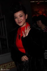 组图：央视春晚落幕 众星亮相后台露轻松笑容