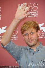 组图：《阿洛伊斯纳贝尔》发布会 编剧带小宝贝抢镜