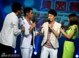 组图：迟帅高昊亮相《记歌词》幽默恶搞