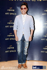 组图：众星捧场ULALASESSION林允泽婚礼