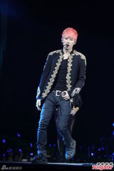 组图：SuperJunior上海开唱 劲歌热舞酷帅十足