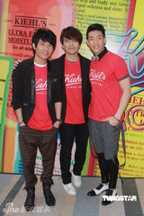 组图：周柏豪感慨生命易逝 祝福何超云觅真爱