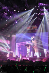 组图：TOP榜歌手祈福雅安 李宇春获全能艺人