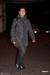 组图：梁靖琪黄敏豪婚宴众星捧场 先忙工作不急造人