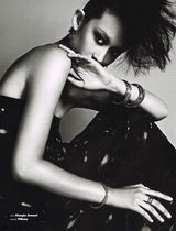 组图：模特高莹成封面女郎 完美演绎张力个性
