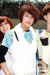 高清组图：棒棒堂小杰王子代言溜得快 滑板舞曝光