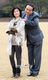 幻灯图：《唐突的女子》发布会 徐智英洪仁英出席