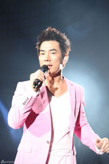 高清图：滚石30最终场周华健领军大唱《快乐天堂》