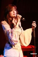 幻灯图集：西蒙娜-莫里纳尼香港开唱 声音唯美