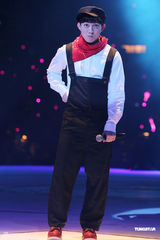 组图：关之琳徐濠萦等众星捧场黄伟文作品展