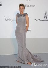 组图：电影界抗艾滋晚宴 章子怡范冰冰优雅亮相