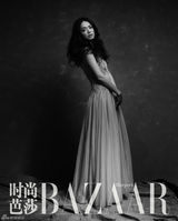 高清图：姚晨《芭莎》黑白写真 眼神柔媚气质好
