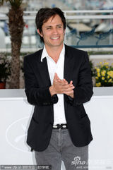 金摄影机奖评审团记者会 主席盖尔-加西亚帅气亮相