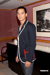 高清：周迅着晚装优雅出镜 首度回应怀孕传言