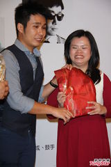 组图：担心盲胞舞台消失 萧煌奇站台送暖