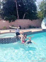 组图：高晓松全家美国度假 娇妻爱女比基尼出镜