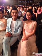 组图：张智霖钟嘉欣大马封帝后 胡杏儿成集邮女