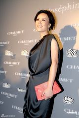 组图：邬君梅时尚活动高贵典雅 周立波张静初互问好