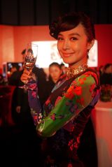 组图：李菲儿出席ELLE风尚大典 古典优雅很动人