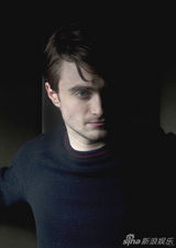 组图：丹尼尔拍新片蓄胡须 “哈利波特”变颓废男