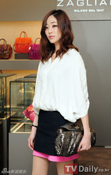 组图：严智苑金莎朗李瑶媛出席名牌新品秀