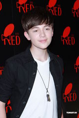 组图：GaGa小师弟抵港 自称已与歌迷们结婚