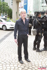 组图：新剧《飞虎II》开工 马德钟拍戏不忘耍帅